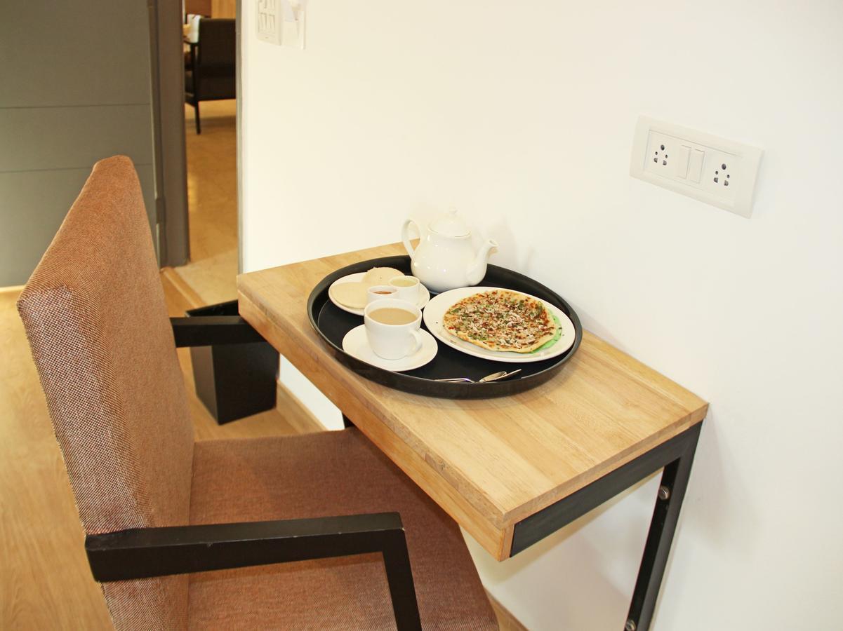 Hotel Oyo Townhouse 5 Jubilee Hills Hyderabad Esterno foto