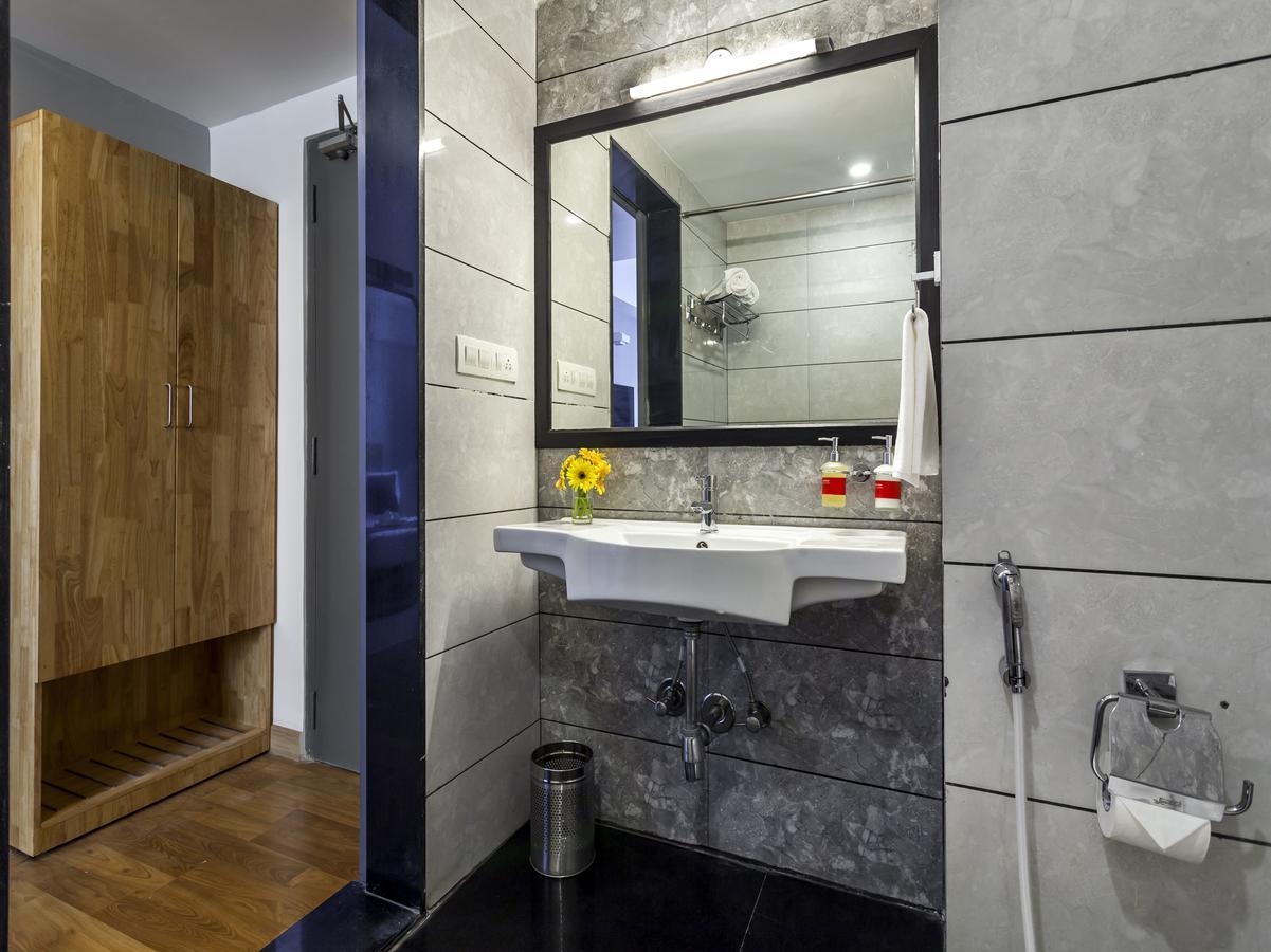 Hotel Oyo Townhouse 5 Jubilee Hills Hyderabad Esterno foto